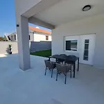 דירה Madison, Spacious Sea View Near Zadar With Heated Pool