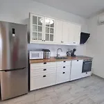 Madison, Spacious Sea View Near Zadar With Heated Pool דירה