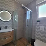 Madison, Spacious Sea View Near Zadar With Heated Pool פוסדריה