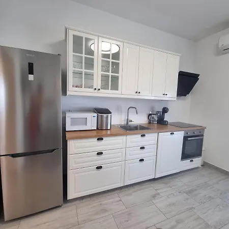 Villa Madison, Spacious Sea View Apartments Near Zadar With Heated Pool Daire