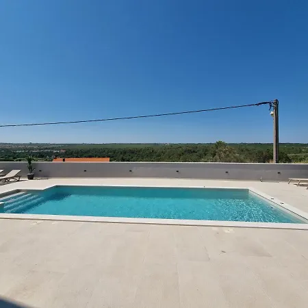 Villa Madison, Spacious Sea View Apartments Near Zadar With Heated Pool דירה פוסדריה