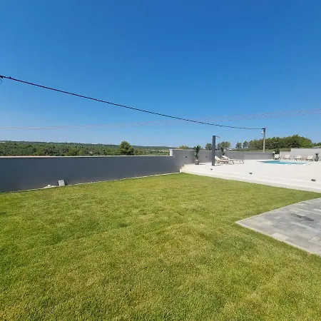 Madison, Spacious Sea View Near Zadar With Heated Pool *
