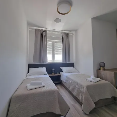 Villa Madison, Spacious Sea View Apartments Near Zadar With Heated Pool Posedarje