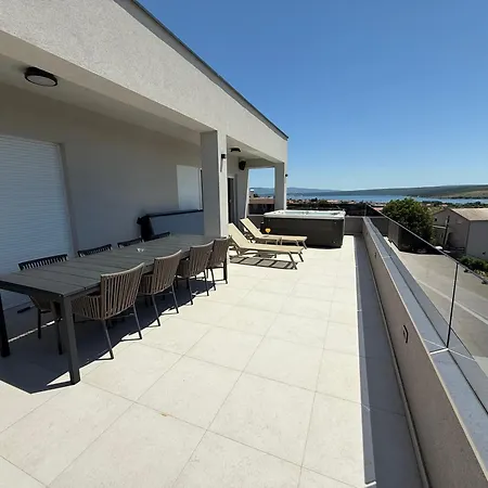 Villa Madison, Spacious Sea View Apartments Near Zadar With Heated Pool *