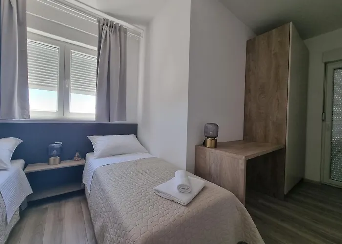 Madison, Spacious Sea View Near Zadar With Heated Pool Posedarje