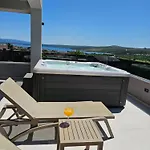 Madison, Spacious Sea View Near Zadar With Heated Pool 公寓 *