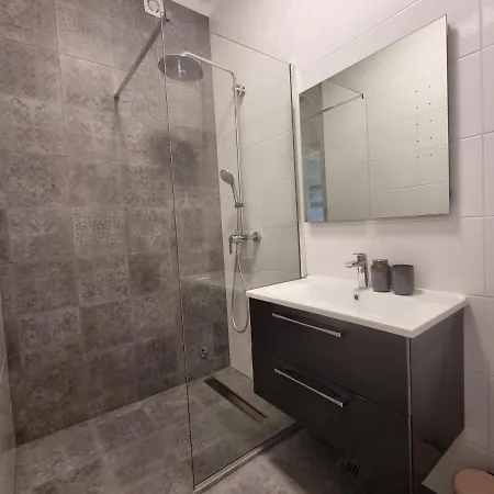 Madison, Spacious Sea View Near Zadar With Heated Pool *