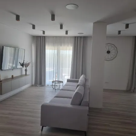 Madison, Spacious Sea View Near Zadar With Heated Pool * Posedarje
