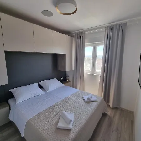 Villa Madison, Spacious Sea View Apartments Near Zadar With Heated Pool * Posedarje
