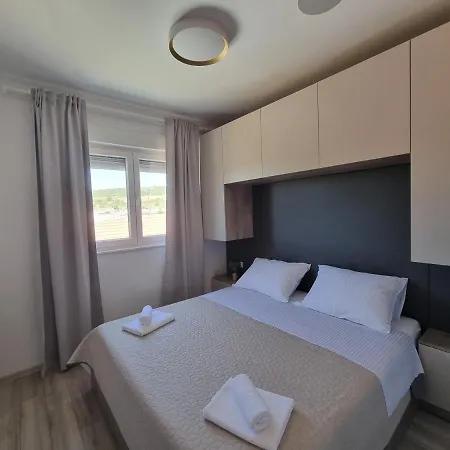 Villa Madison, Spacious Sea View Apartments Near Zadar With Heated Pool