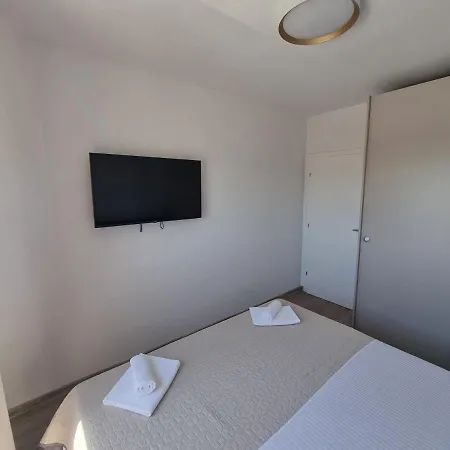 Villa Madison, Spacious Sea View Apartments Near Zadar With Heated Pool * Posedarje