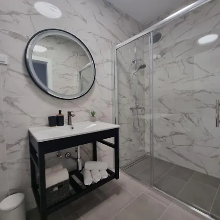 Apartmán Villa Madison, Spacious Sea View Apartments Near Zadar With Heated Pool *
