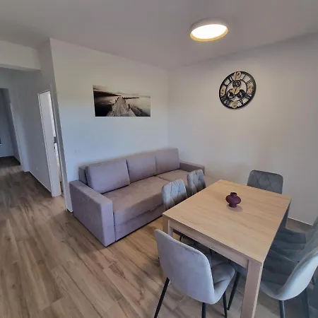 Apartmán Villa Madison, Spacious Sea View Apartments Near Zadar With Heated Pool *
