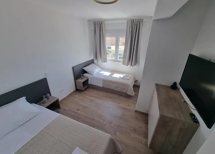 Apartment Madison, Spacious Sea View Near Zadar With Heated Pool Posedarje