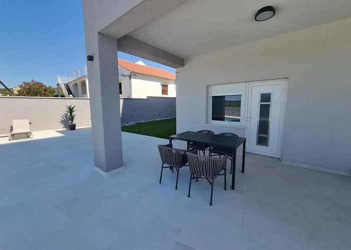 Apartment Madison, Spacious Sea View Near Zadar With Heated Pool