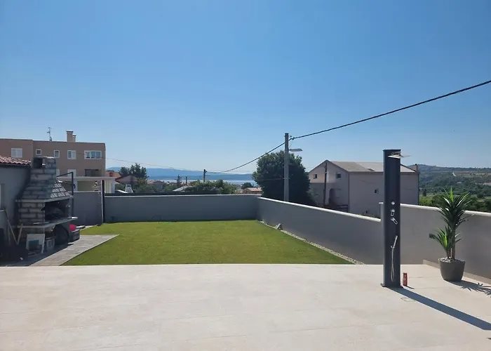 Madison, Spacious Sea View Near Zadar With Heated Pool Posedarje