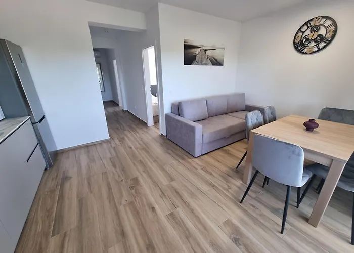 Madison, Spacious Sea View Near Zadar With Heated Pool