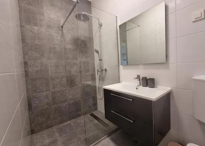 Madison, Spacious Sea View Near Zadar With Heated Pool *