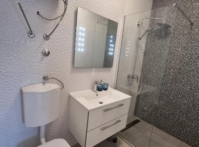 Madison, Spacious Sea View Near Zadar With Heated Pool Posedarje