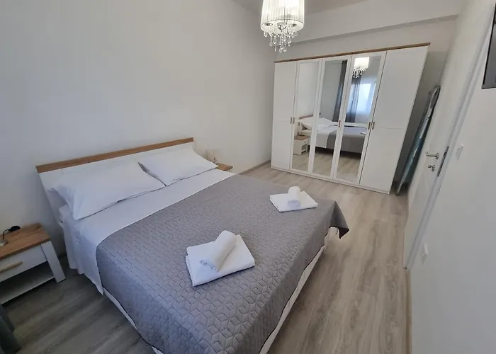 Madison, Spacious Sea View Near Zadar With Heated Pool Apartment