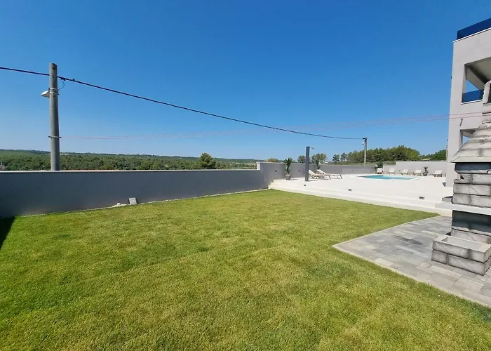 Madison, Spacious Sea View Near Zadar With Heated Pool *