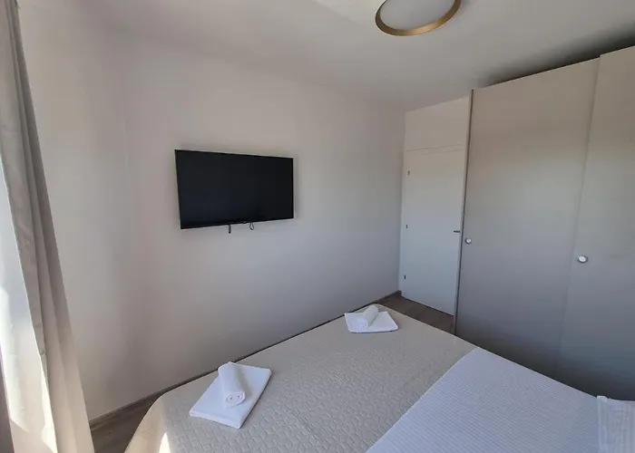 Madison, Spacious Sea View Near Zadar With Heated Pool * Posedarje