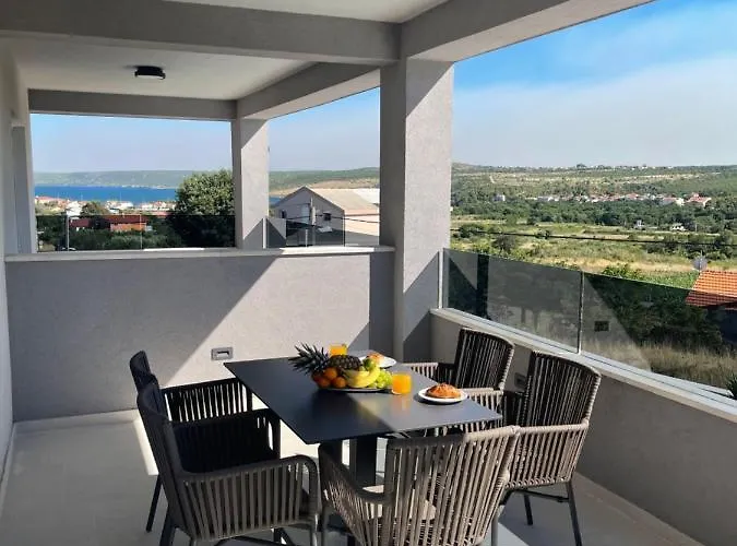 Madison, Spacious Sea View Near Zadar With Heated Pool Posedarje