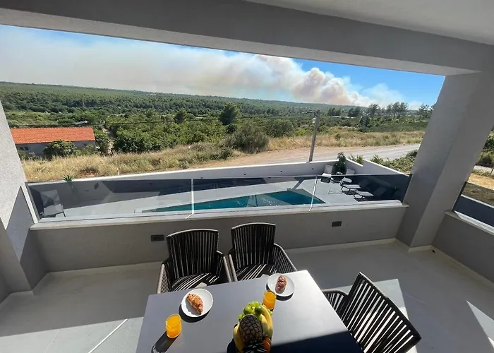 Apartment Madison, Spacious Sea View Near Zadar With Heated Pool Posedarje