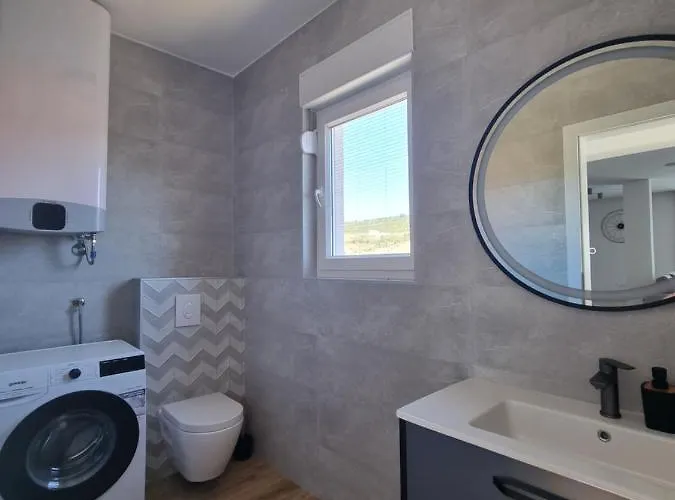 Apartment Madison, Spacious Sea View Near Zadar With Heated Pool