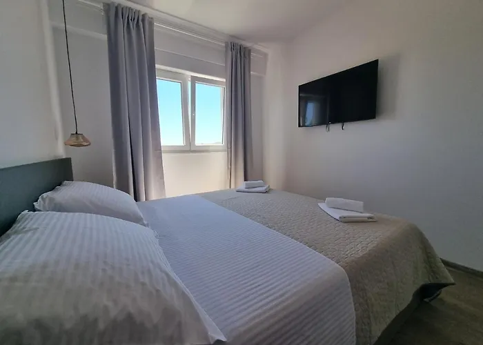 Madison, Spacious Sea View Near Zadar With Heated Pool