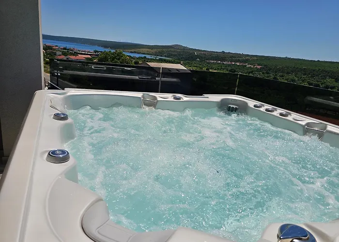 Madison, Spacious Sea View Near Zadar With Heated Pool Posedarje