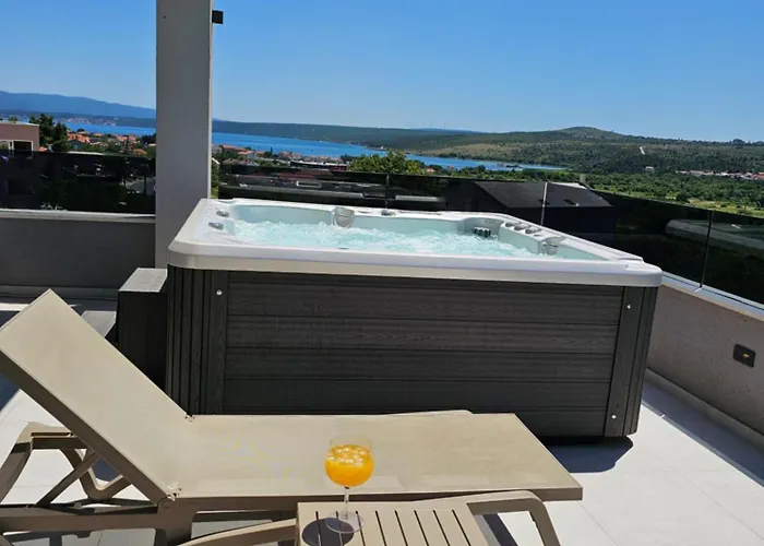 Madison, Spacious Sea View Near Zadar With Heated Pool Apartman *